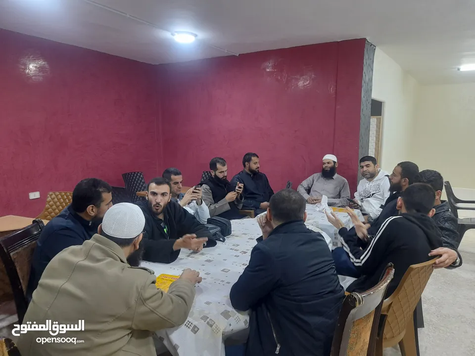 مطعم . شاورما . بروستد . زنجر . فروج . وسناكات  شغال 100%  للبيع أو للإيجار والضمان  بكامل المعدات..