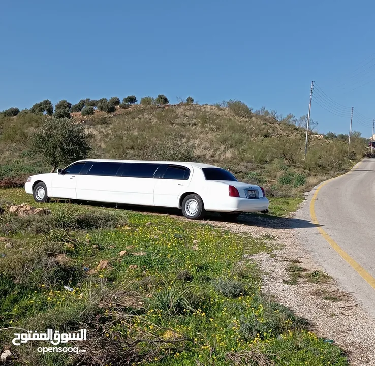 سيارة لينكولن ليموزين إيجار للأعراس
