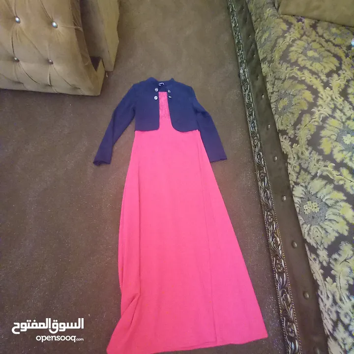 ملابس للبيع بسعر حررررق بحال الوكاله يتوفر  بلاطين جينز ،،،فساتين  شيفون ،، بلايز  مقاس 40,,,,42