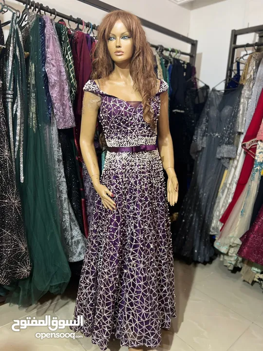 فساتين للبيع بسعر مغري