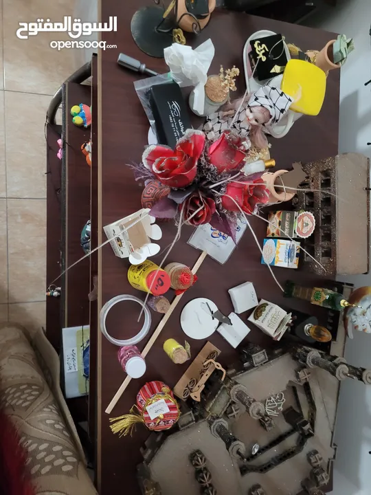 طاولة عرض للبيع