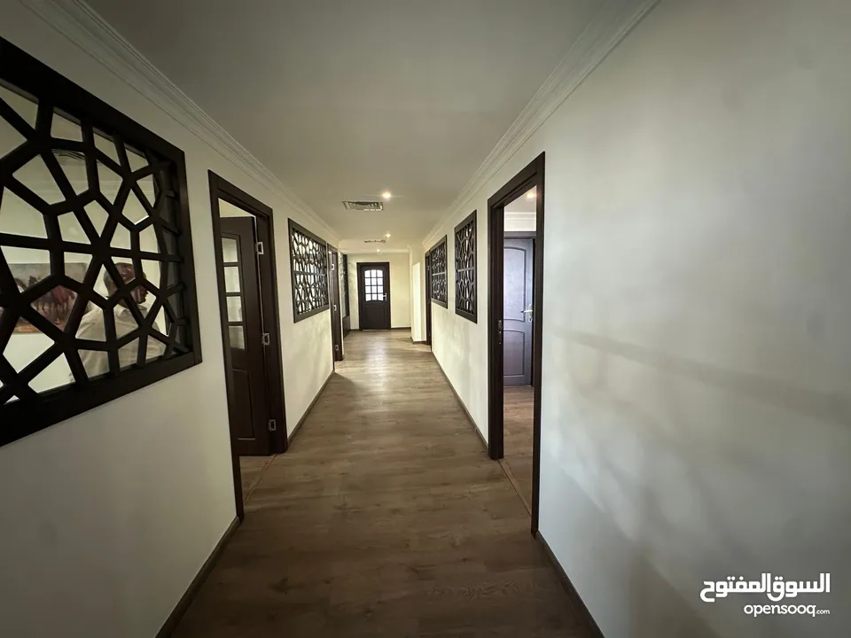 مكتب بمساحة 235 متر مربع للبيع في الصويفيه ( Property 42798 )-174998407