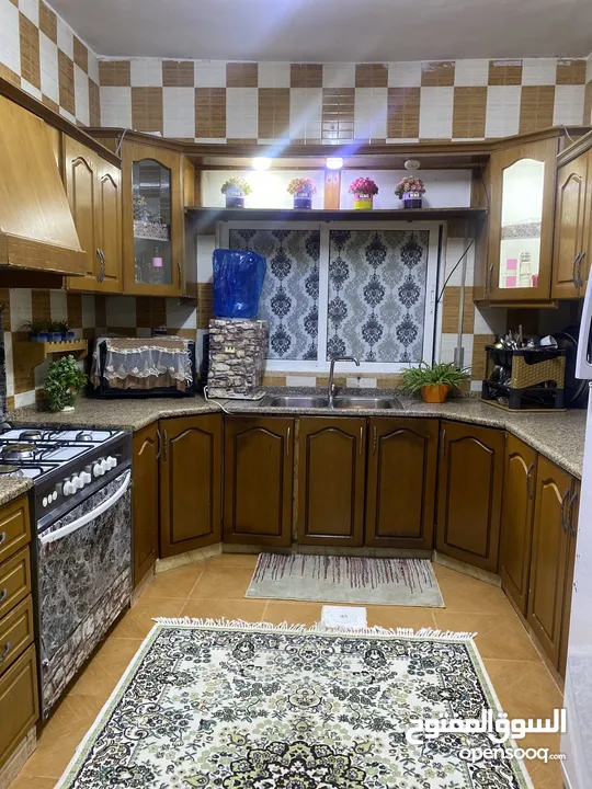 كنب ومطبخ للبيع مع برادي