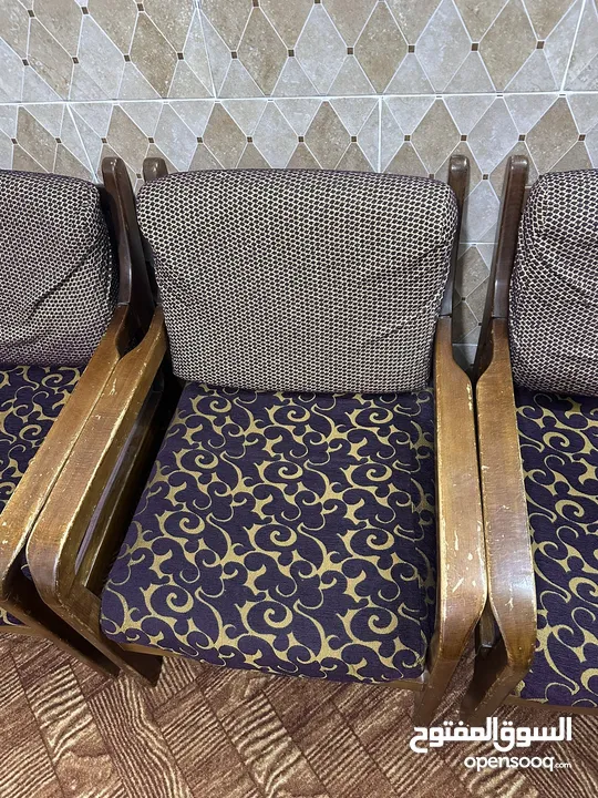 طقمين كنب بحالة ممتازة للبيع بسعر ممتاز