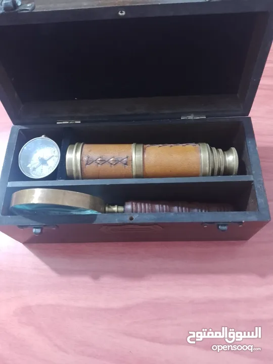 منظار مع بوصلة وعدسة كلها نحاس