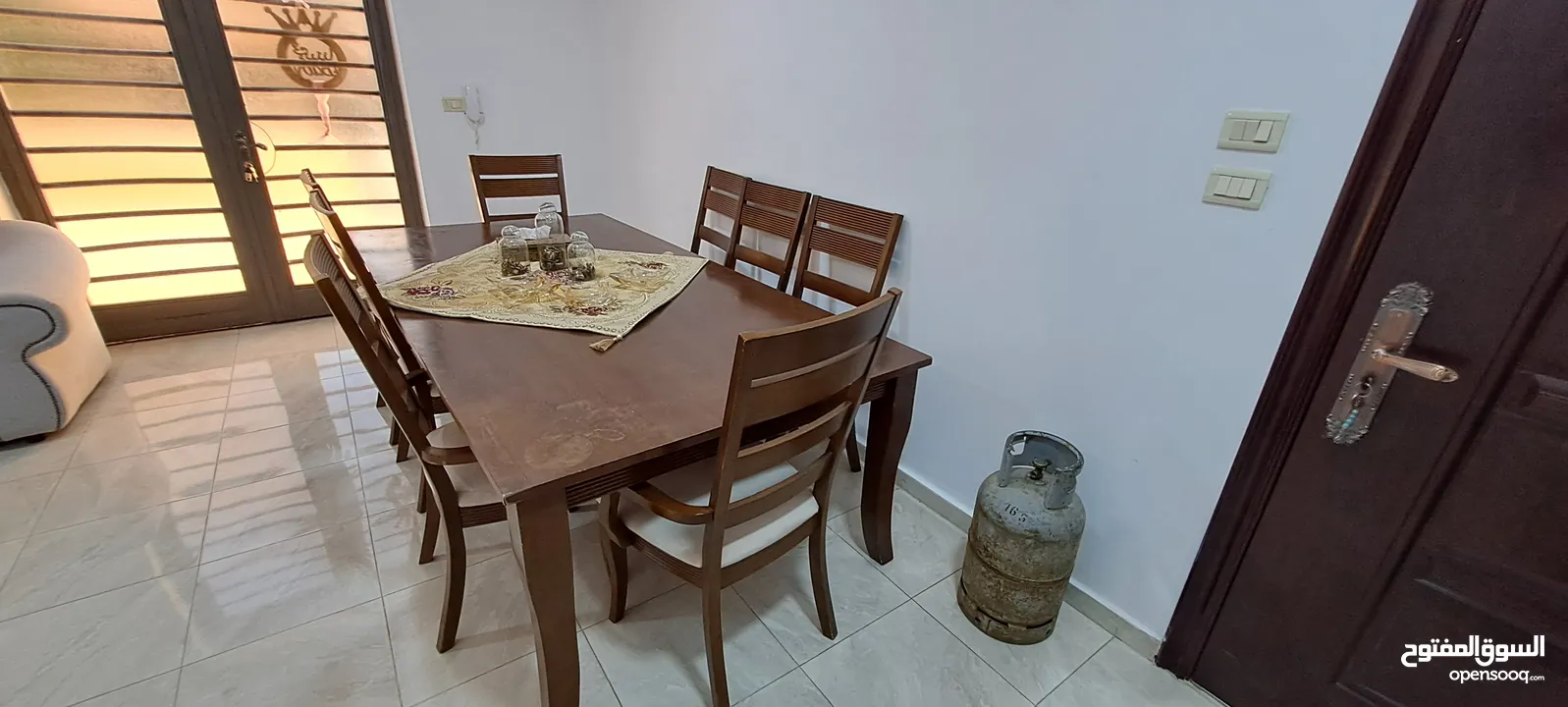 طاولة سفره 8 كراسي حجم كببر ممتازة