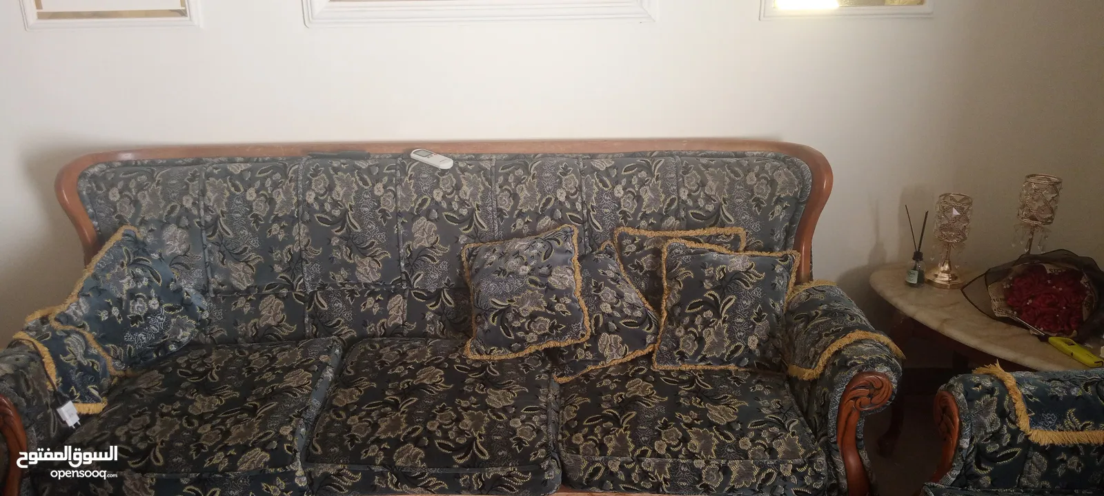 طقم كنب للبيع بحالة ممتازة جدا