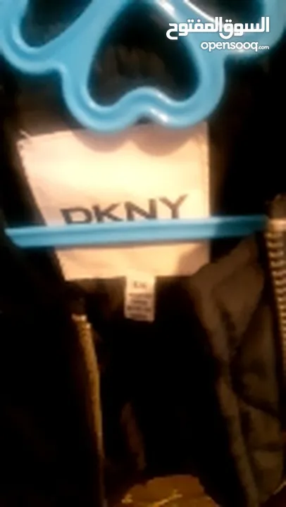 جاكيت DKNY مرتب مستعمل مرتين فقط