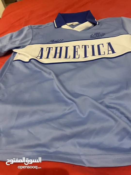 Athletica shirt number 10