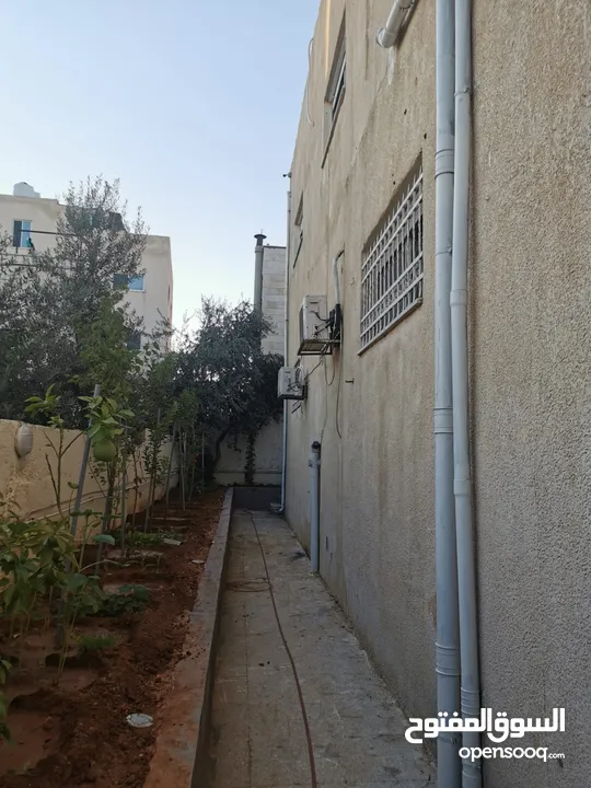 منزل مستقل مكون من طابقين ومدخلين منفصلين