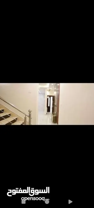 طريق المطار - دوبلكس فارغ فاخر للايجار مميز جدا  200متر + غرفه خادمه مستقله مع حمام +