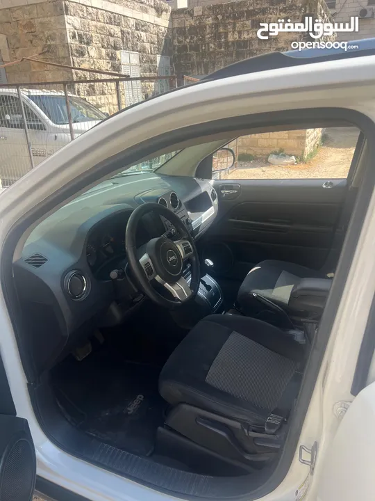 جيب كومبس ماطور 2000 بنزين اتومات انتاج 2014.   يد 0 عداد km اصلي 164000 جوال    اصل اجار