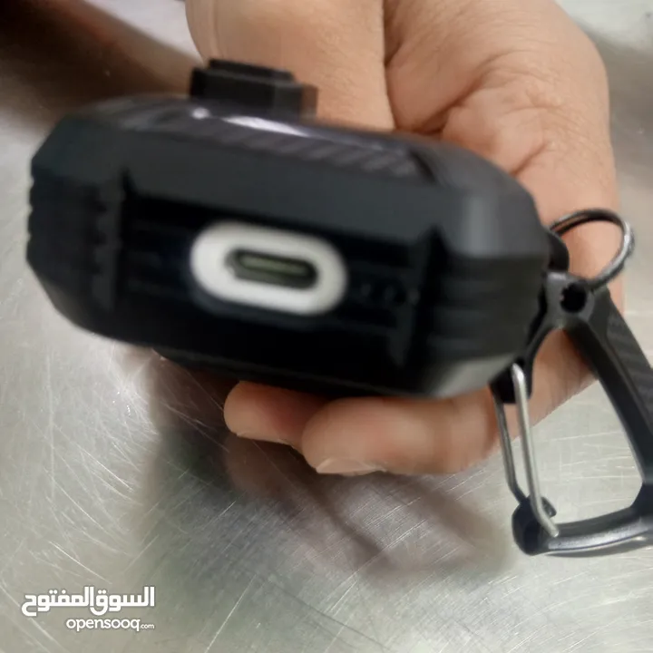 ايربودز 4 للبيع اصليه 100٪ مع المعاينه