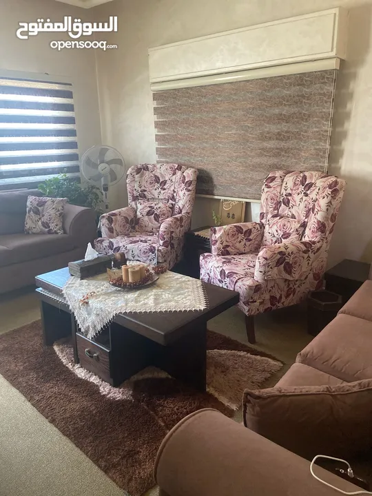 طقم كنب فاخر + طاولة سفرة