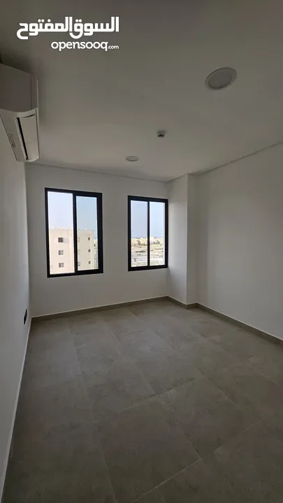 للايجار من المالك – شقة دوبلكس فاخرة في العذيبة For Rent – Luxury Duplex Apartment in Al Azaiba