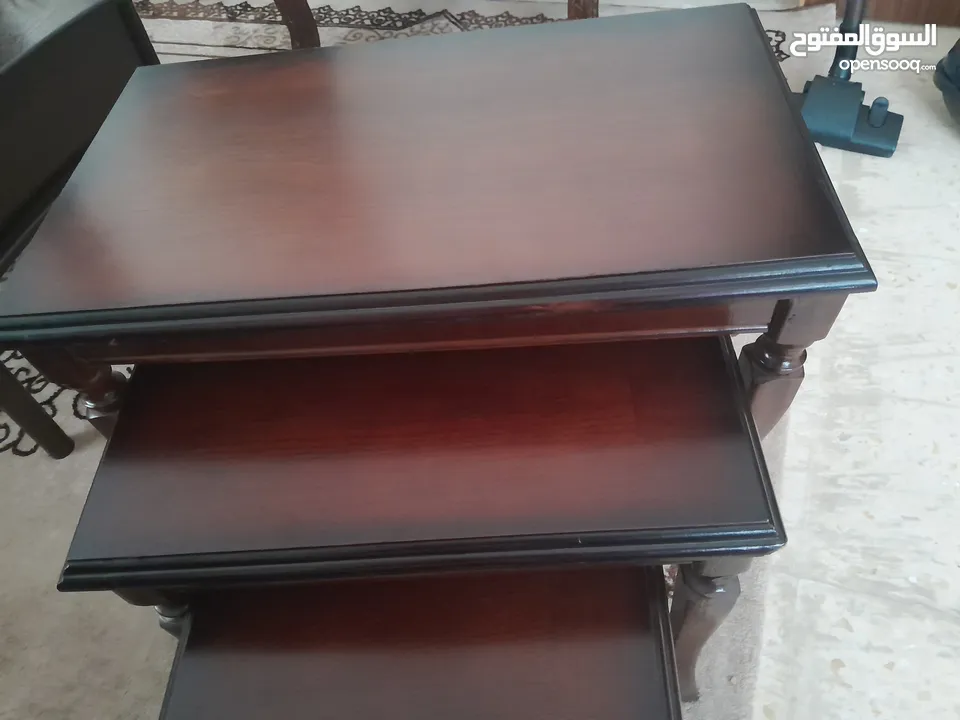 طاولات مساعدات