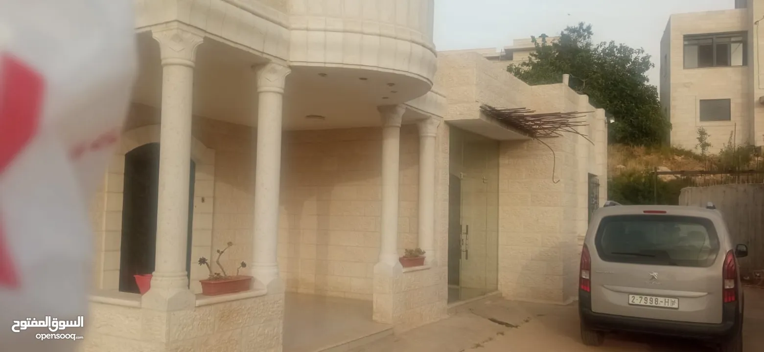 بيت مستقل مع ارض