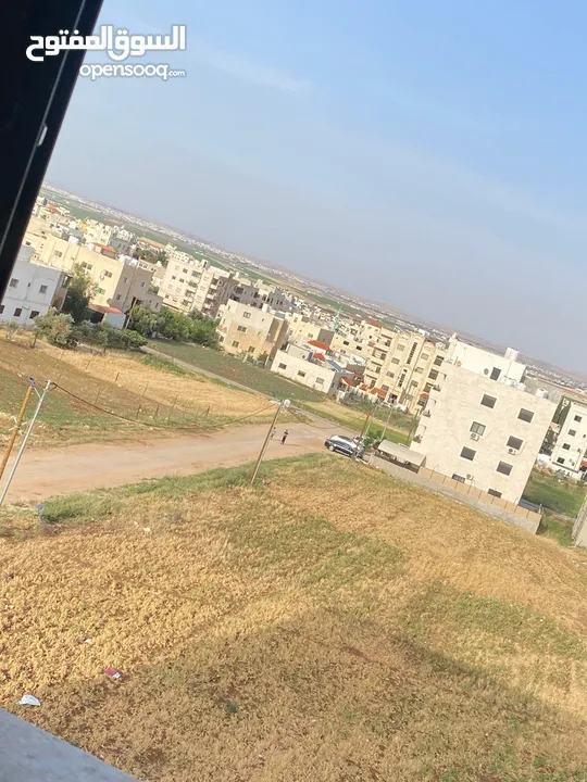 شقه مميزه طابق الثالث اخير  لا يوجد تسويه للبيع اربد - الصريح -خلف قصر السعدي  منطقه هادئه