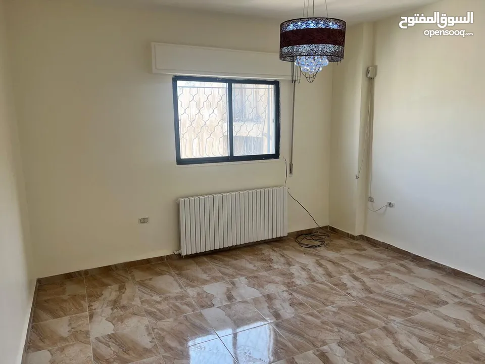شقة فاخره و ذات اطلالة رائعة للايجار