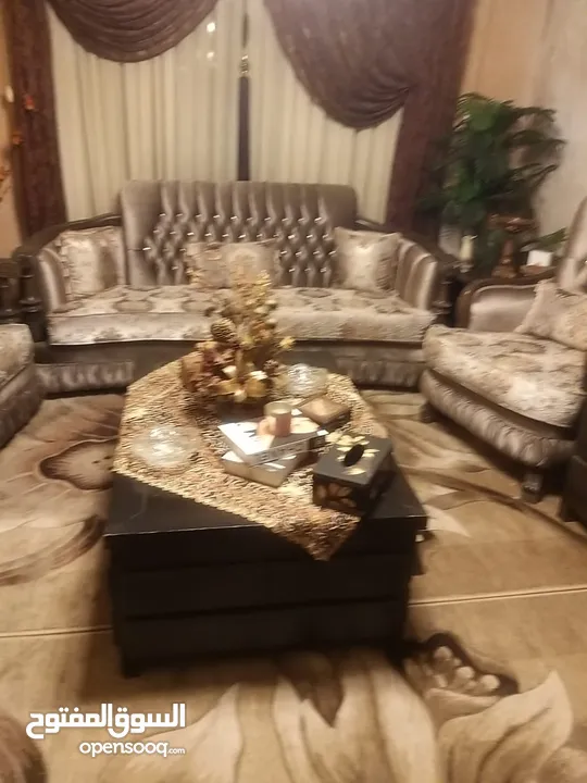 نشتري نشتري  جميع انواع الاثاث المستعمل والخرده والنحاسيات والتحف والانتيكات والكراكيب