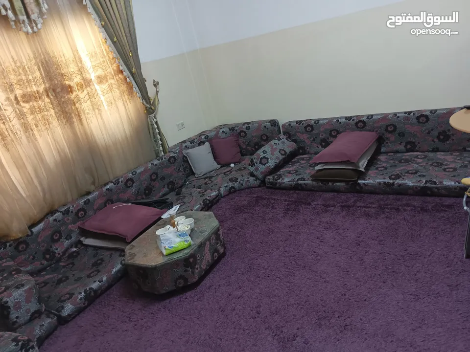 فرش عربي مع موكيته  مع البرادي