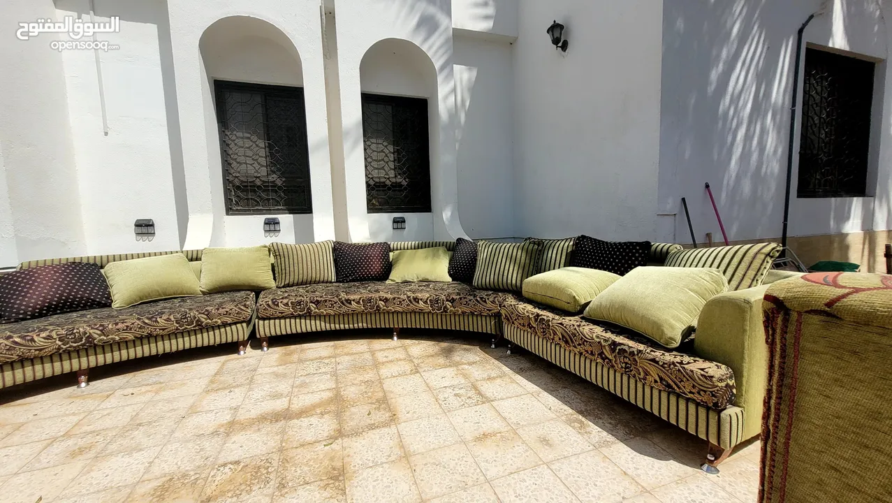 Sofa Set for Sale طقم كنب للبيع بيع الطقم كامل مع جزء جزء الطقم كامل - 100 ريال عماني (قابل للتفاوض)