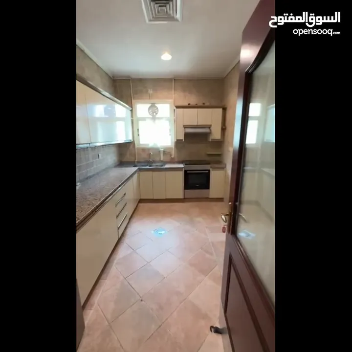 للإيجار في الجابرية دور ثاني من فيلا راقية  For Rent Second floor of a luxurious villa in Jabriya