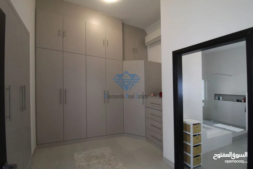 #REF1096    فيلا فخمة 7 غرف نوم + غرفتي نوم ملحقة للبيع في مدينة السلطان قابوس