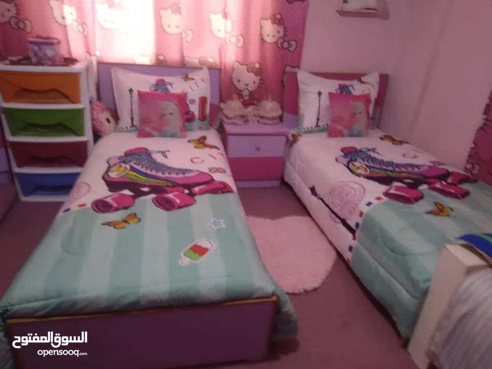 غرفة نوم اطفال كاملة متكامله مع فرشات وبرادي وموكيت للبيع