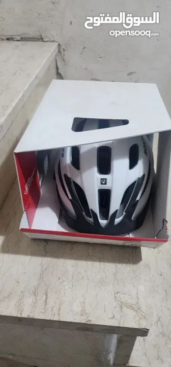 خوذة رياضية جديدة