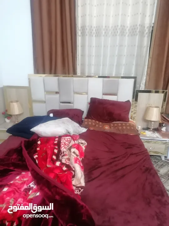 غرفة نوم استخدام شهرين فقط خشب عادي مش زان مع فرشتها فقط شهرين وما تم النصيب