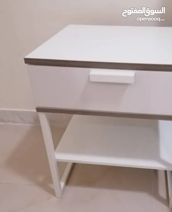 غرف نوم ايكيا ماستر سرير وكومدينتين وخزانه وتسريحه للبيع