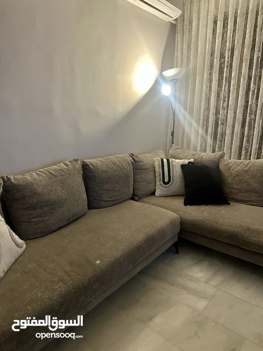طقم كنب كورنر وثنائية مستعمل للبيع.