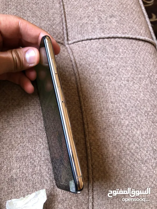 XS MAX 256 جيجا بحالة الوكالة