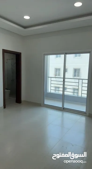 شقة فخمة للإيجار مطلة على البحر  Luxurious apartment for rent with sea view.