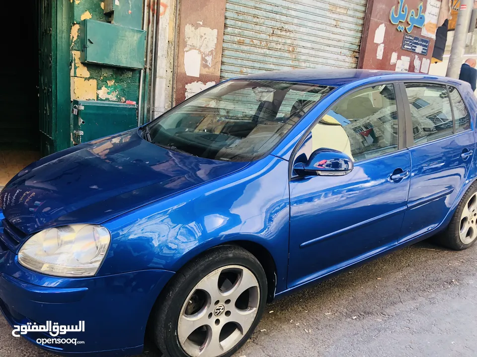 جولف 2005 بحاله جيده جدا دهان جديد تنجيد جديد هيئه اماميه جديده كوشوك جديد و ماتور جديد السياره نظفه