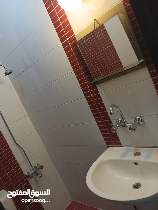 ستديو فارغ سوبر ديلوكس للايجار130دينار شهري في منطقة تلاع العلي