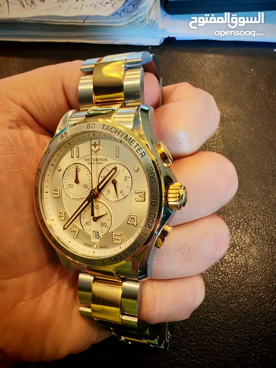 ساعه victorinox بحاله الوكاله xl