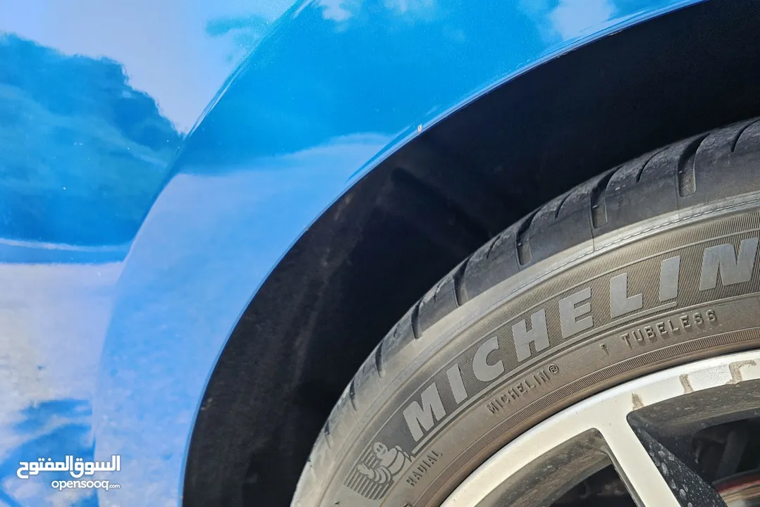 Mustang Black Interior, Blue Metalic Body, 2020 - 64 KM convertible