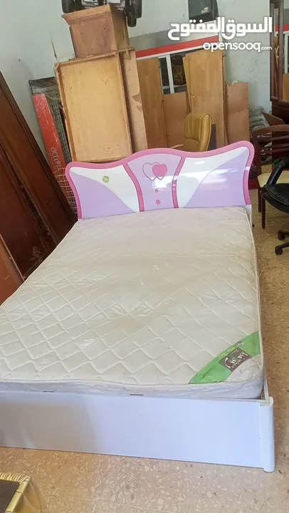 تخت مفرد ونص مع فرشه زنبركيه