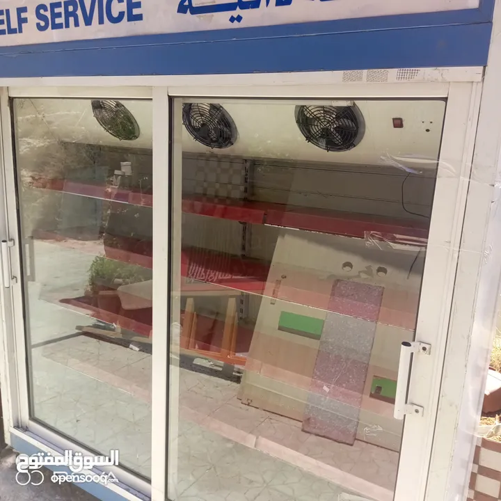 ثلاجة عرض خدمة ذاتية