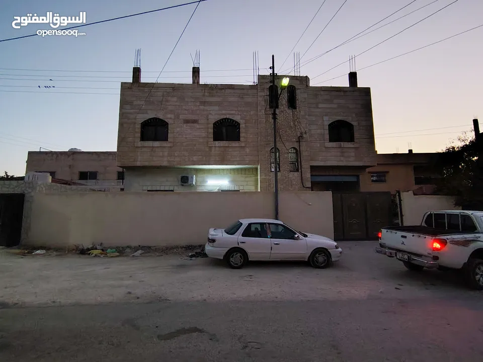منزل طابقين للبيع كامل الزرقاء-الهاشمية من المالك مباشرة بسعر مغري