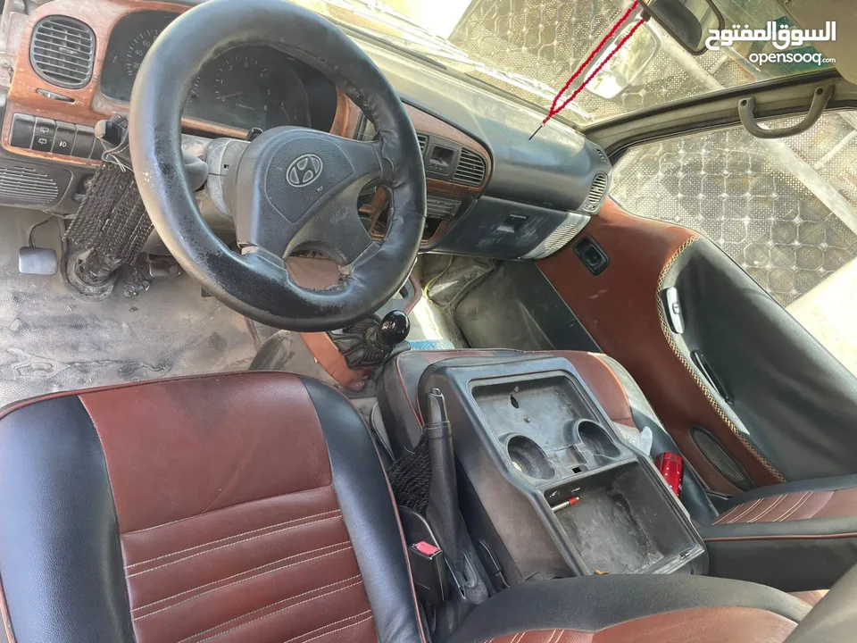 باص هونداي H100 2001 مع الرقم