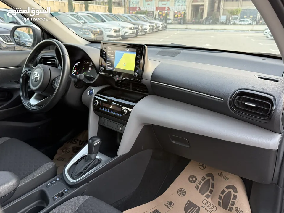 تويوتا ياريس كروس ترخيص 2022 محرك 1500 هايبرد جير أوتوماتيك 172 حصان