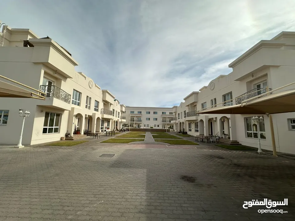 فلل (كمباوند) مميزه للايجار في بوشر المنى - Villas (Gated Community) For rent in Bousher AL Muna