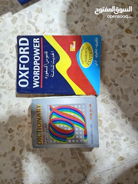 كتب جديدة تماما و يوجد منها ما استخدم قليلا لمن يرى تعلم اللغة الانجليزية و هواتها انصح ببعض الكتب و
