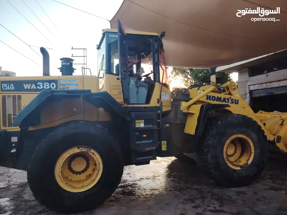 جرافه كوماتسو للبيع موديل 2006 380 داش فايف