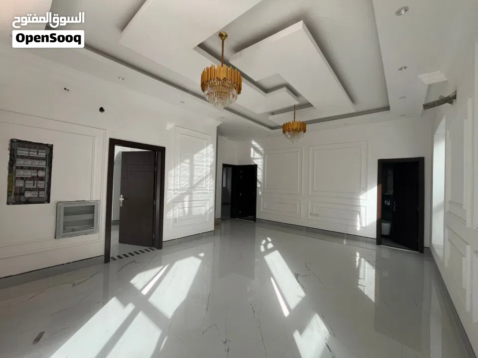 فــــيــــــــــــلا للـــــبيـــــع اول ســـــاكــــن مــــكــــونه مــن 7 غـــــرف و 10 حـــمامات