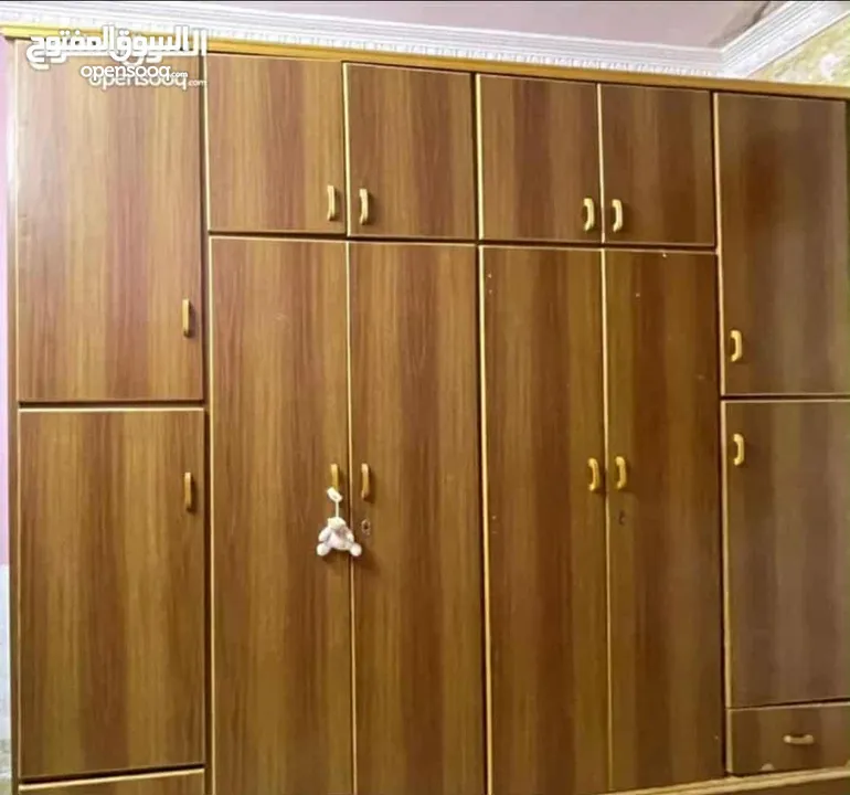 للبيع غرفة نوم تتكون من  ( خزانة - مكتب - سريرين)