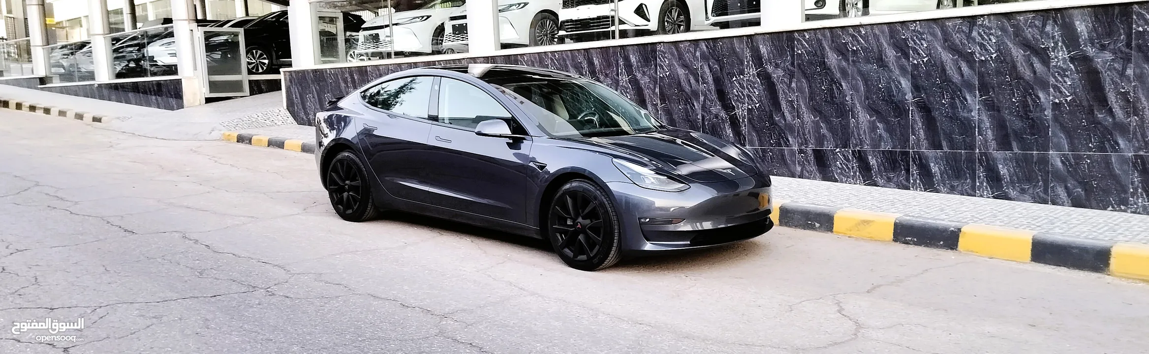 تيسلا 2023 MODEL 3 فحص كامل 4 جـيـد ممشى قليل 20 الف بحالة الوكالة لون فيراني مميز بسعر محرووق ولقطة